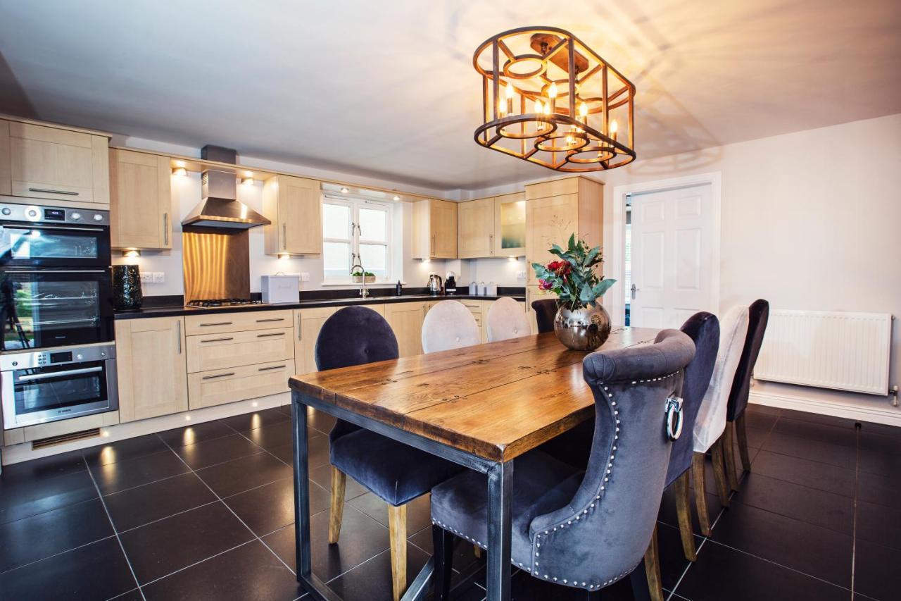 Beautiful 4-Bed Home, Hot Tub & Stunning Views - Abergavenny Bagian luar foto