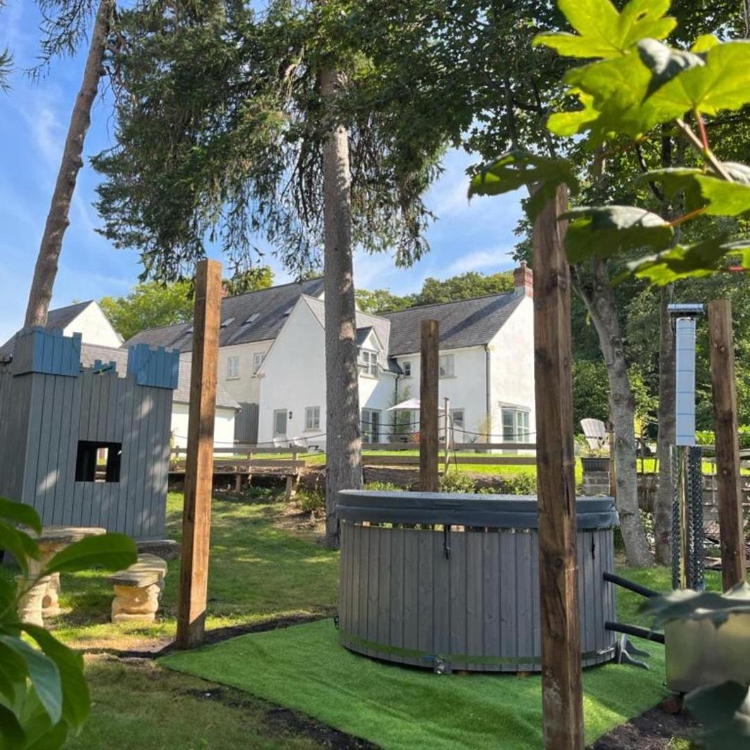 Beautiful 4-Bed Home, Hot Tub & Stunning Views - Abergavenny Bagian luar foto
