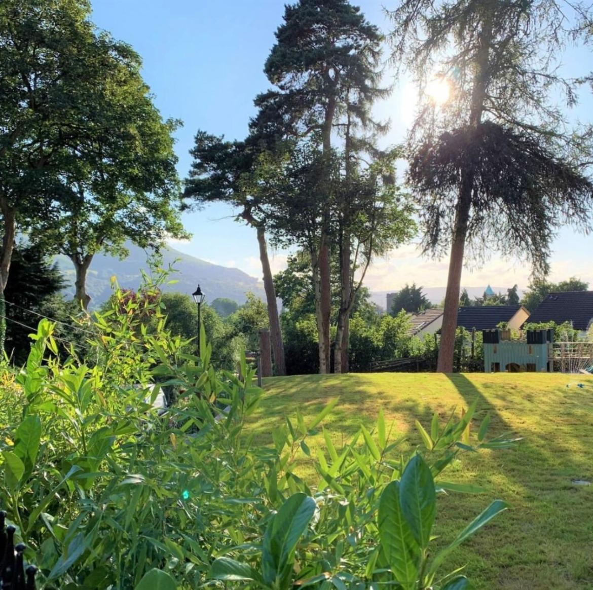 Beautiful 4-Bed Home, Hot Tub & Stunning Views - Abergavenny Bagian luar foto
