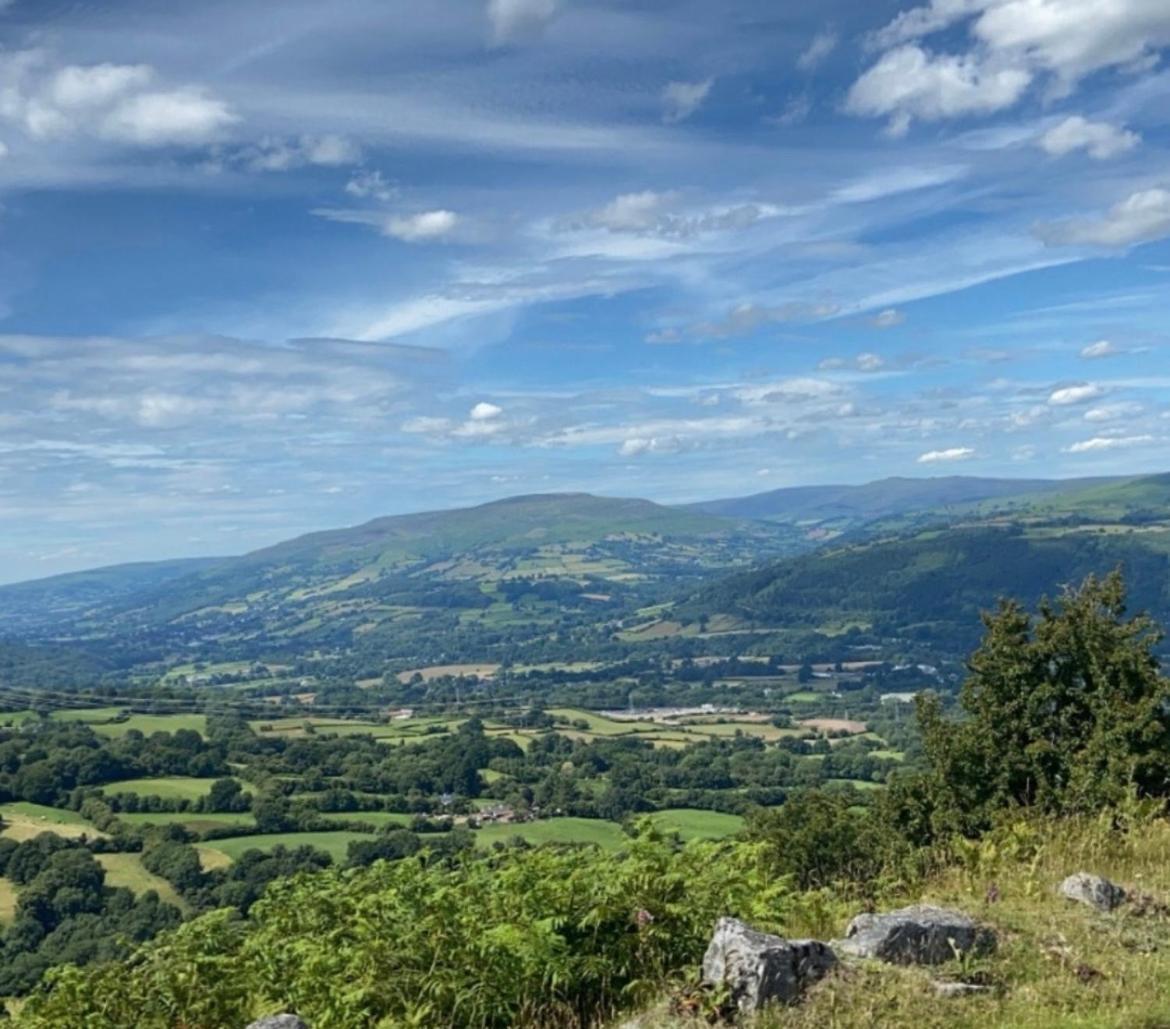 Beautiful 4-Bed Home, Hot Tub & Stunning Views - Abergavenny Bagian luar foto